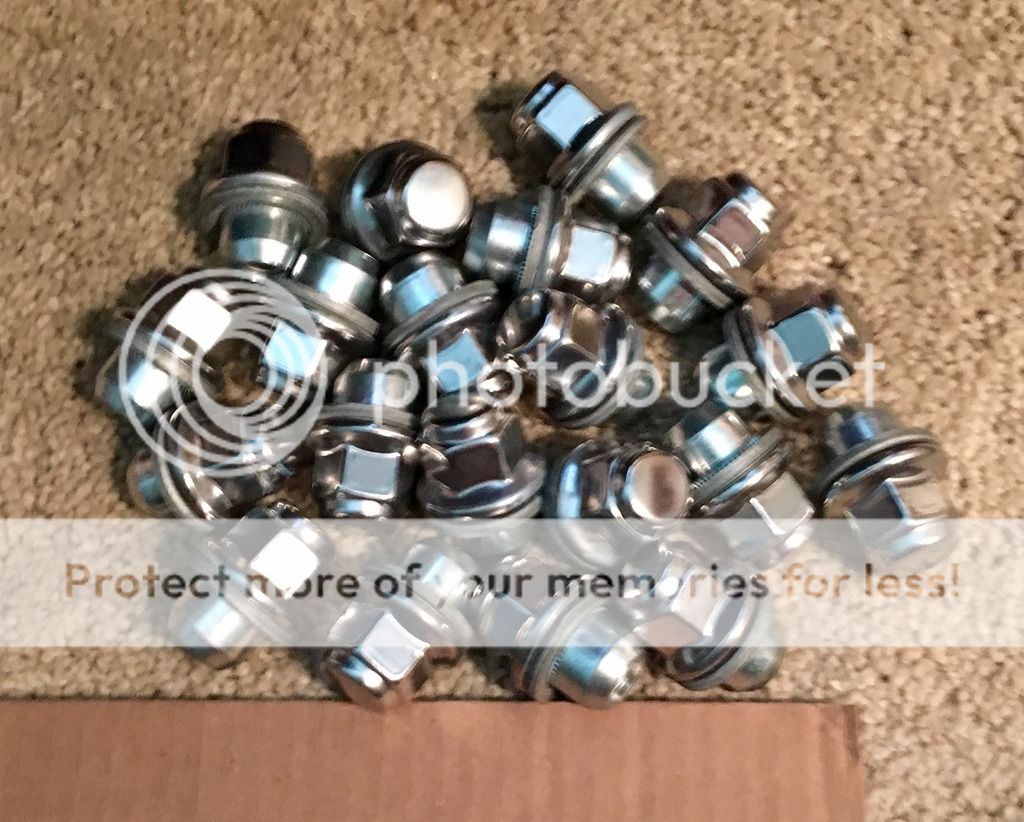 For Sale Factory OEM Infiniti/Nissan lug nuts set MyG37